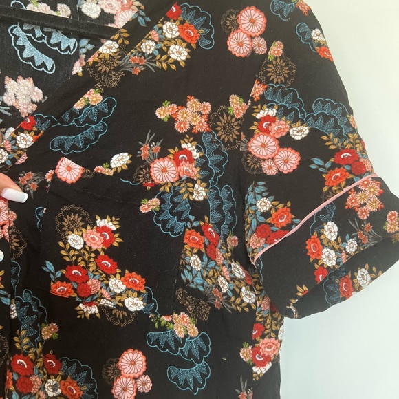 Forever21 Floral Short Sleeve Button Down Size L - Picture 4 of 7